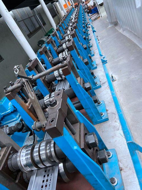 新型腳手板冷彎?rùn)C(jī) 山東鋼跳板成型機(jī)的全自動(dòng)化革新與電氣機(jī)械發(fā)展